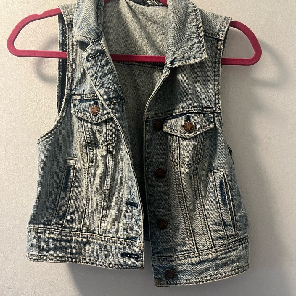 Jean Vest